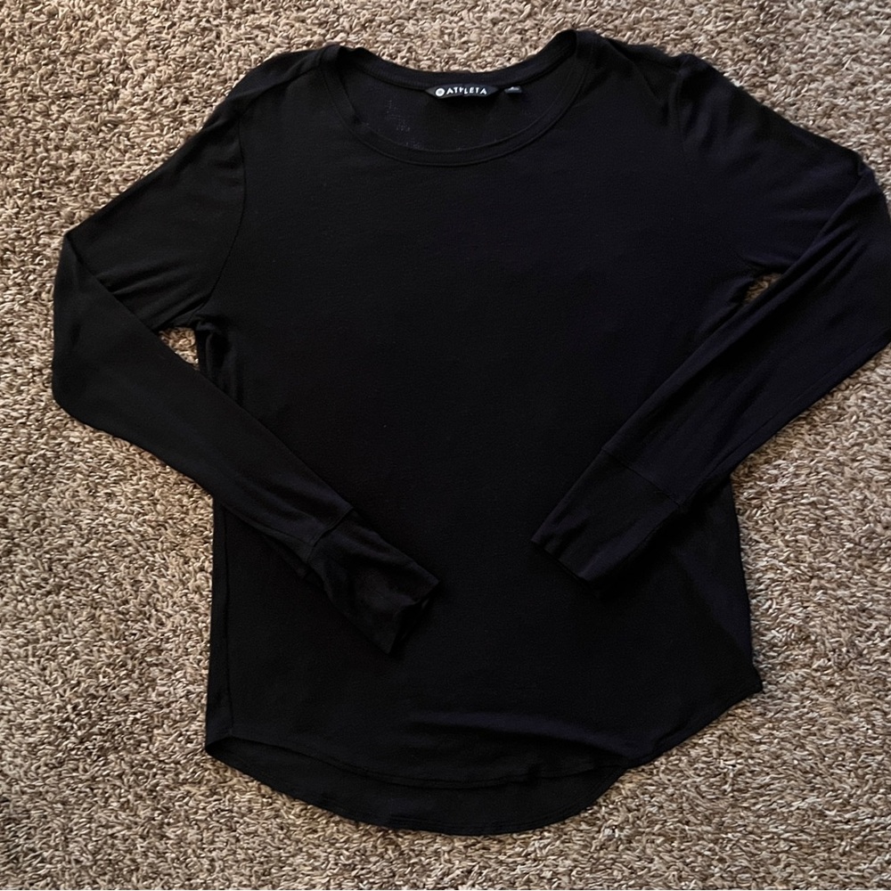 Athleta 
Women’s 
Small
Black
Long Sleeve Black T-Shirt
EUC
